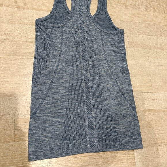 Lululemon Tank Top; size Small, but no tag Blue "denim" color - Picture 4 of 15
